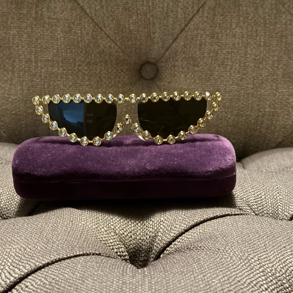 Gucci Cat-Eye Elegant Crystal-Embellished Sunglasses